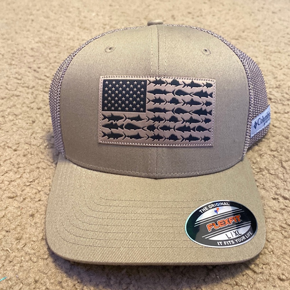 Columbia fitted hat. Size L/XL